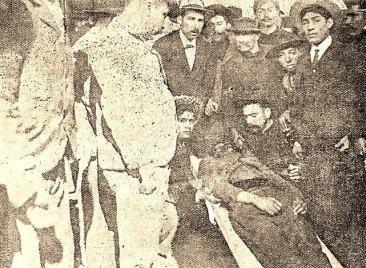 1903,_Valparaíso,_Huelga_Portuaria_-_Manuel_Carvajal,_primera_victima.